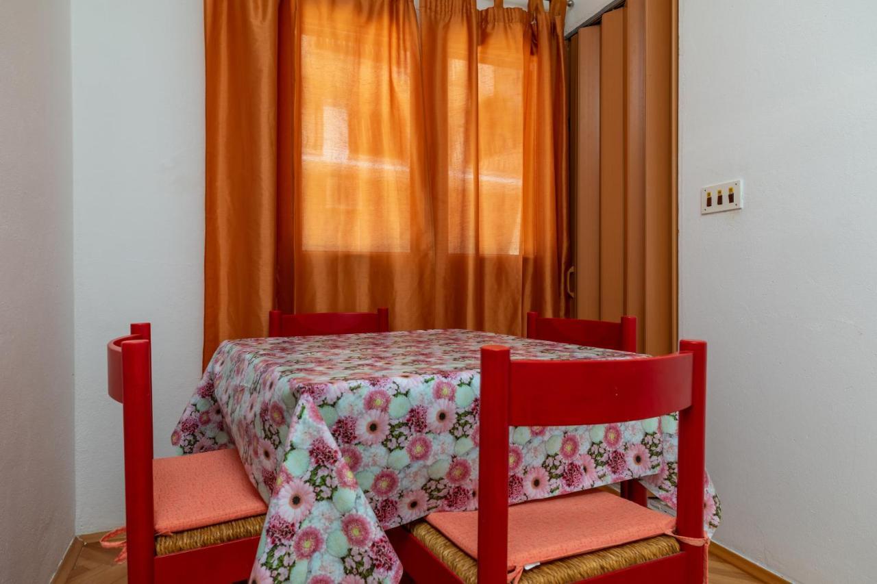 Apartments By The Sea Lokva Rogoznica, Omis - 18638 المظهر الخارجي الصورة